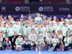 Снимка: Министерство на младежта и спорта - Весела Лечева поощри повече от 100 деца да продължат да тренират тенис