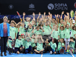 Снимка: Министерство на младежта и спорта - Весела Лечева поощри повече от 100 деца да продължат да тренират тенис