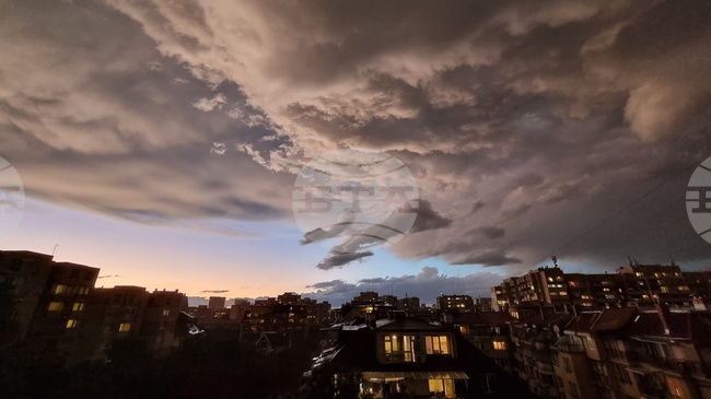 Гърция затваря училища заради бурята „Байрон“, остава в сила червен код за някои региони 