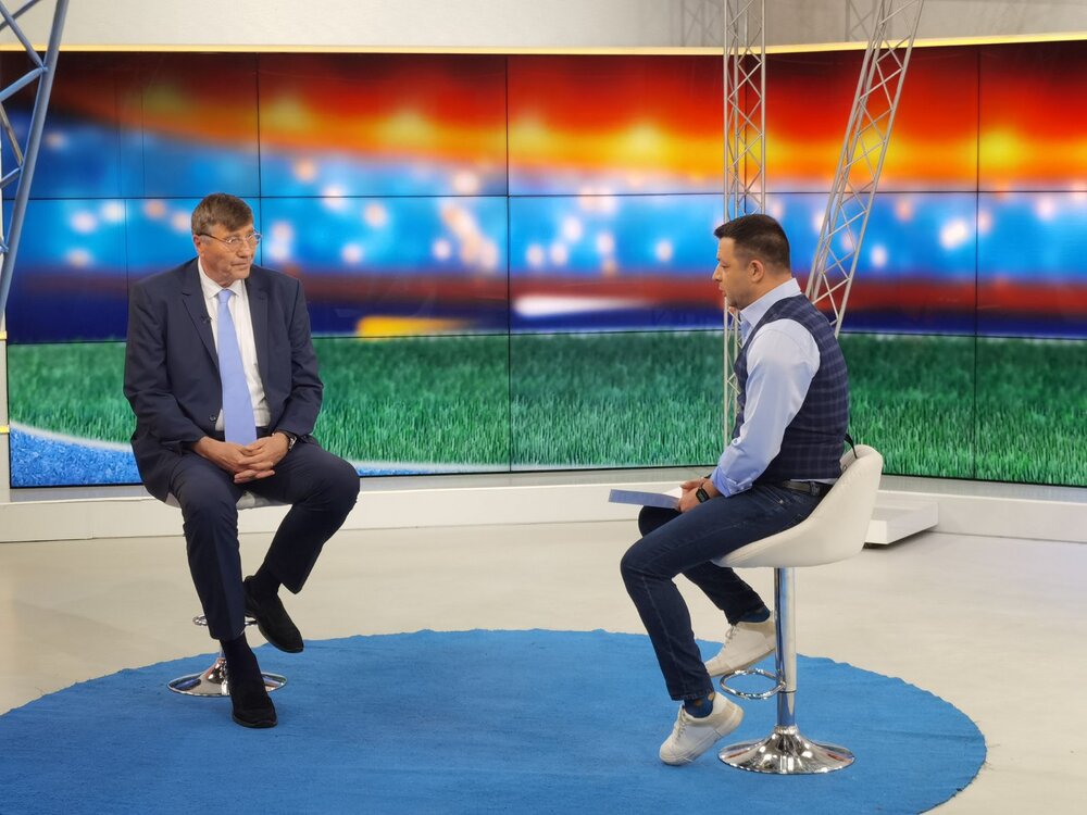 Министър Глушков: Трябва да се вдигнат парите на клубовете! Спорт се прави именно там