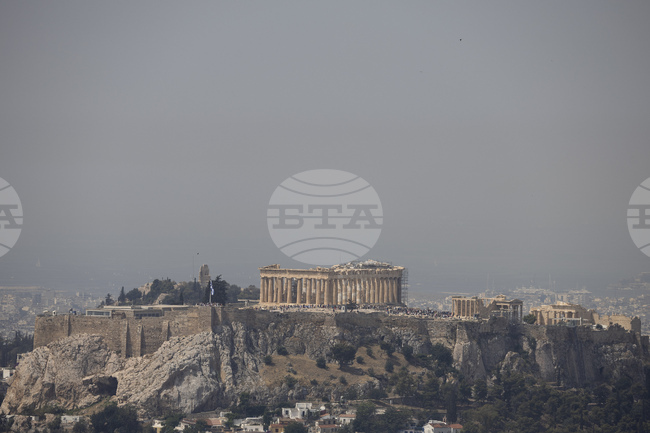 В Гърция слънчевото време отстъпва място на дъжд и сахарски прах