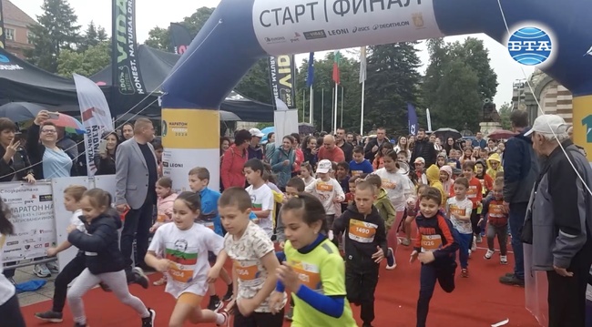 Нейтън Флеър и Малина Иванова станаха шампиони в десетото издание на Маратона на приятелството в Плевен