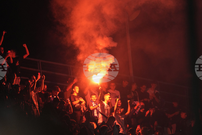 Гръцката полиция арестува организирани спортни фенове за търговия с наркотици