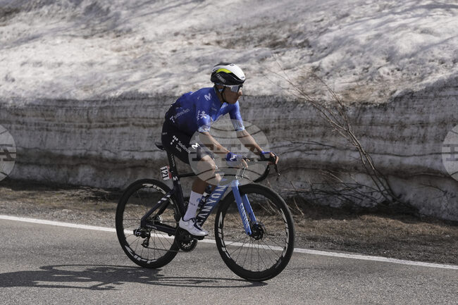 Шампионът от Обиколките на Италия и Испания Найро Кинтана се отказва от колоезденето в края на сезона