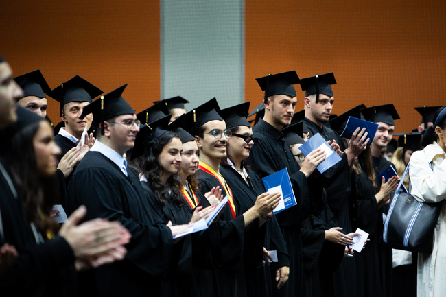 Американският университет в България връчи дипломите на 30-тия си випуск на тържествена церемония 