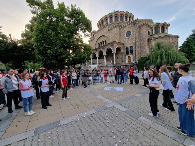 Международен ден за съпричастност със засегнатите от ХИВ/СПИН - храм „Св. Неделя“ - бдение със свещи