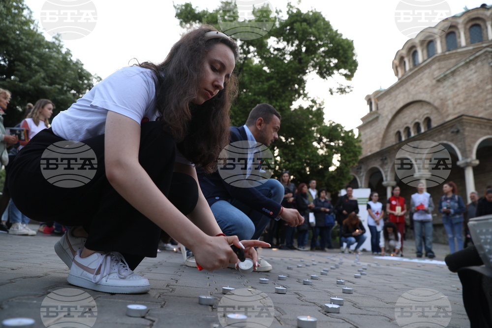 Международен ден за съпричастност със засегнатите от ХИВ/СПИН - храм „Св. Неделя“ - бдение със свещи