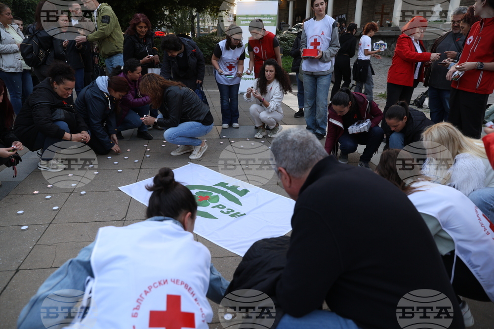 Международен ден за съпричастност със засегнатите от ХИВ/СПИН - храм „Св. Неделя“ - бдение със свещи