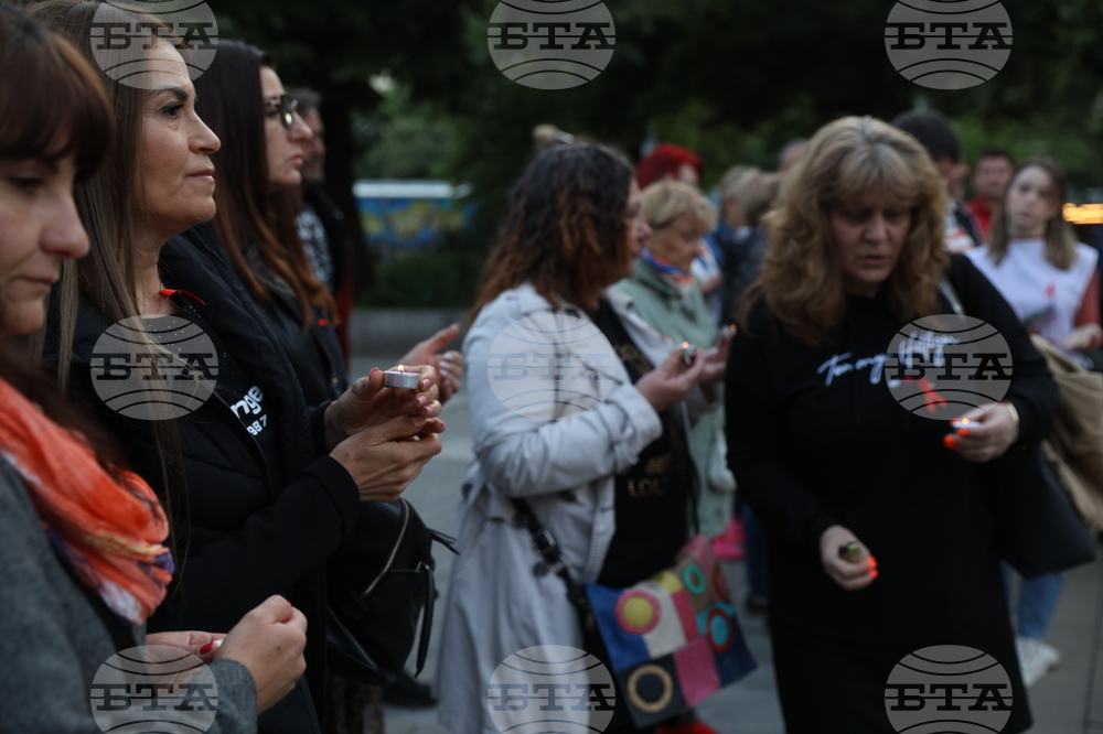 Международен ден за съпричастност със засегнатите от ХИВ/СПИН - храм „Св. Неделя“ - бдение със свещи