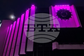 НДК - фасада - осветление - глобална инициатива - чревни заболявания