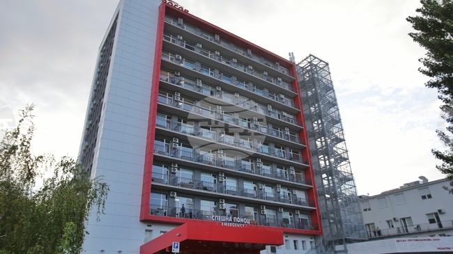 Пострадал при пожара в ж.к. "Свобода" е транспортиран в "Пирогов", съобщиха от лечебното заведение