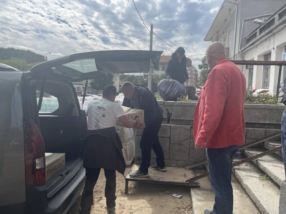 Община Ловеч предостави дарение за пострадалите от наводнението в Карловско 