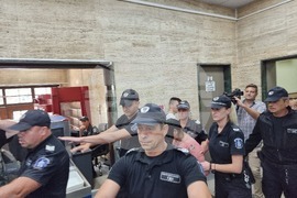 Пловдив - Районен съд - осиновителка - мярка за неотклонение - "задържане под стража"