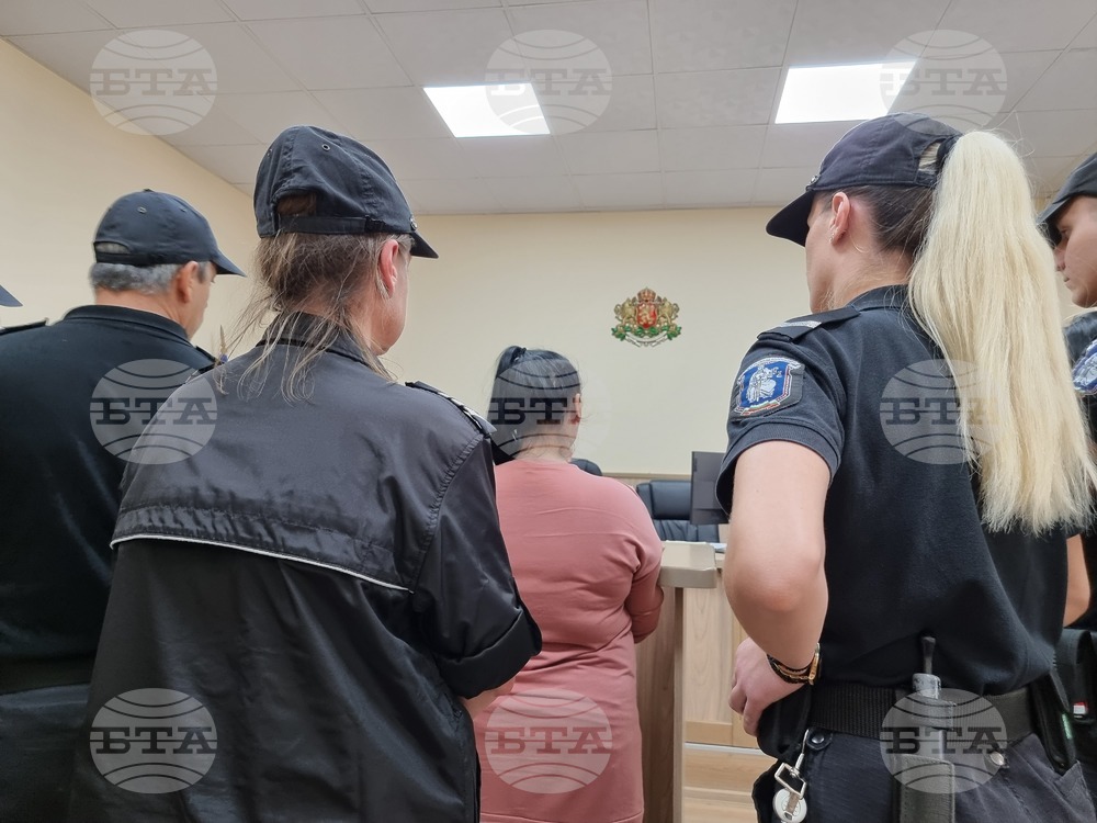 Пловдив - Районен съд - осиновителка - мярка за неотклонение - "задържане под стража"
