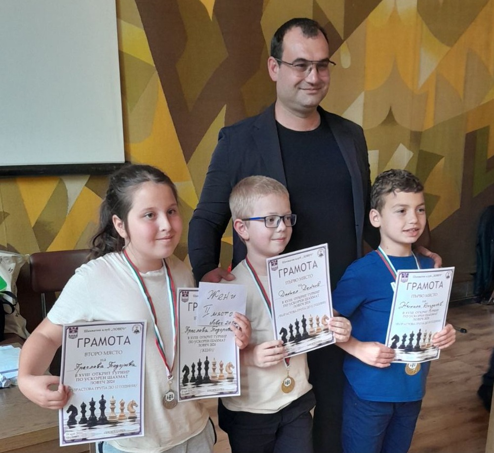 Община Ловеч: Гросмайстор Радослав Димитров с купа „Ловеч“ от 18-ия открит турнир по шах