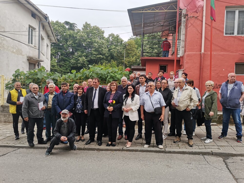 Нинова в Петрич: Трябва да спрем увеличението на тока с 30% 