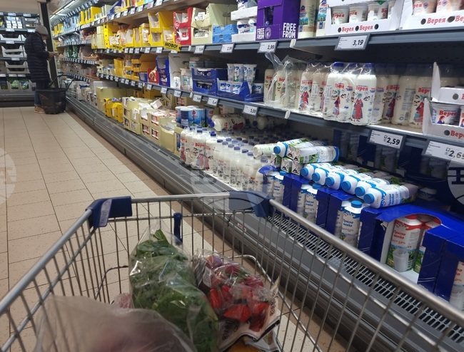 Оборотите в търговията на дребно в България растат с 0,8 на сто на месечна база през септември, а на годишна - с 5,7 на сто, по данни на НСИ