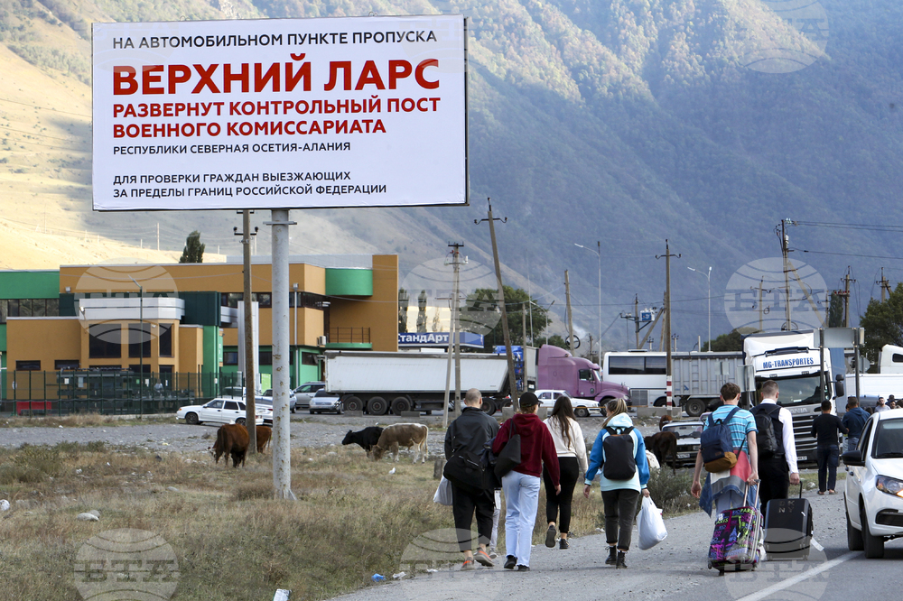 Москва се опитва да мобилизира на границата руснаци, бягащи от мобилизацията