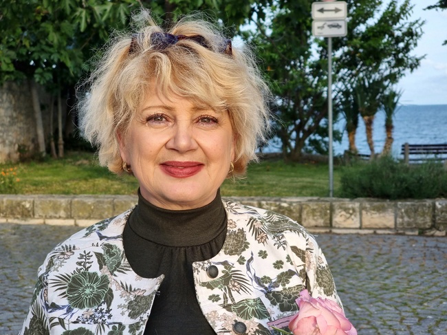 Ще се радваме да виждаме повече българи да избират Румъния за своята почивка, каза пред БТА посланик Бръндуша Предеску