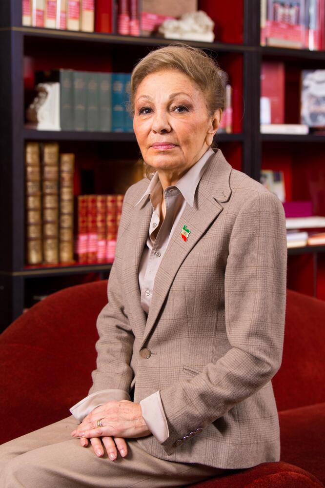 БТА :: Последната иранска императрица Фара Пахлави призова Запада да ...