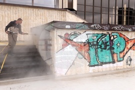 НДК - графити - почистване