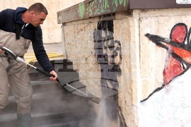 НДК - графити - почистване