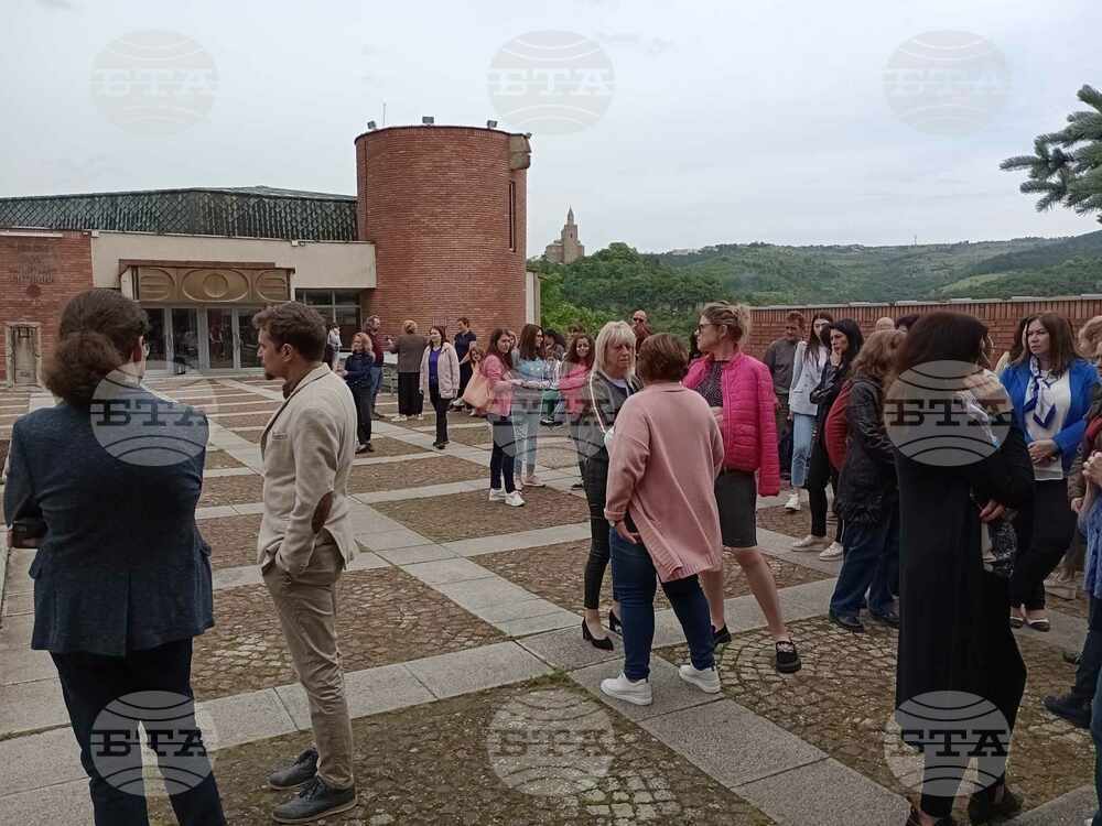 Служители на Великотърновския университет протестираха срещу административния хаос в образованието