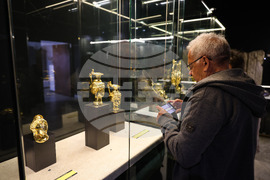 Бургас - Археологически музей - копие на Панагюрското златно съкровище