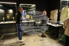 Бургас - Археологически музей - копие на Панагюрското златно съкровище