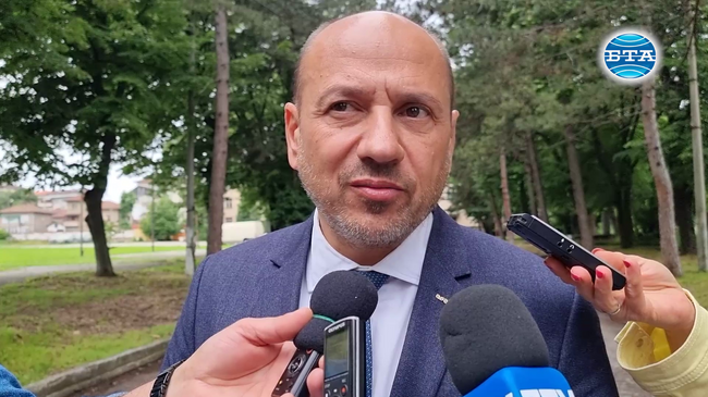 Кметът на Ловеч отново е внесъл за обсъждане в Общинския съвет предложение за промяна на собствеността на терен на бившата казарма