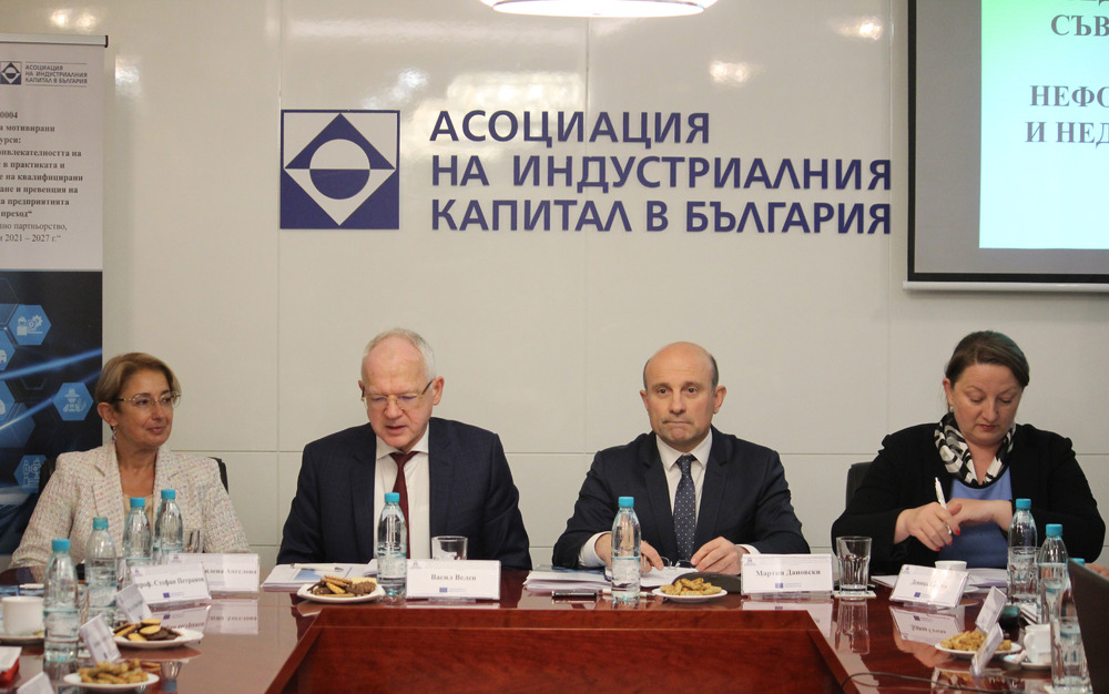 АИКБ: Заместник министър-председателят и министър на финансите Людмила Петкова оглави Обществения съвет “Икономика на светло“ 