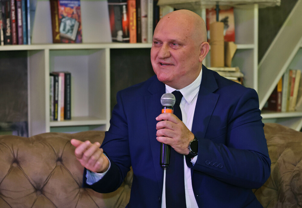 МОН: Ученици от български неделни училища в Италия превеждат стихове на Петя Дубарова