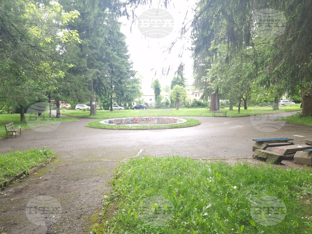 Парковото пространство при НУПИ "Проф. Венко Колев" в Троян ще бъде обновено