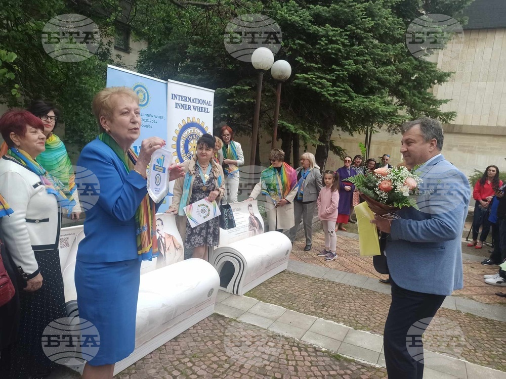 Inner Wheel представи изложба и дари арт пейки в Шумен