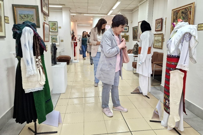 Монтана - народни носии - изложба