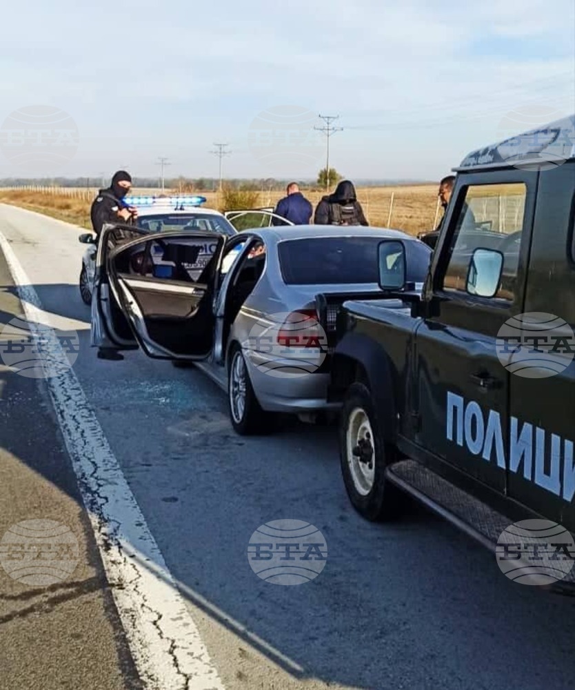 Шуменски полицаи обезвредиха шофьор с оръжие, заключил се в автомобила си на автомагистрала „Хемус“