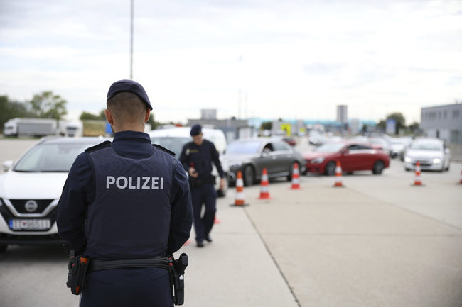 Намалява броят на сирийците, подаващи молби за убежище в Австрия