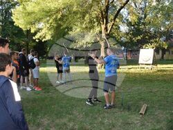 Снимка: Русенски университет „Ангел Кънчев“ – Демонстрация по стрелба с лък в Ботаническата градина на Русенския университет