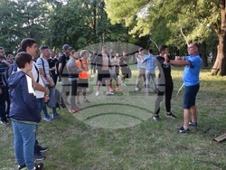 Снимка: Русенски университет „Ангел Кънчев“ – Демонстрация по стрелба с лък в Ботаническата градина на Русенския университет