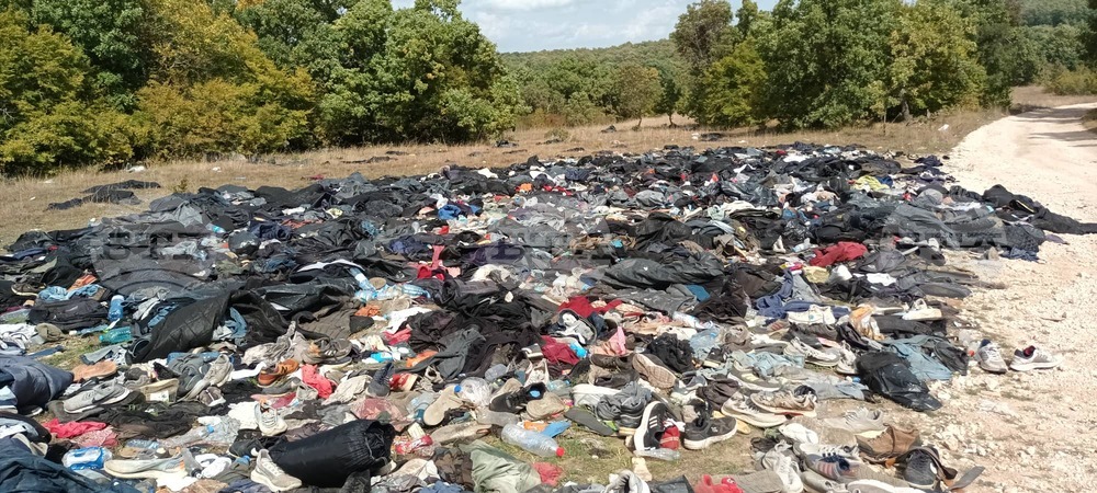 Гората в Странджа е превърната в сметище от преминаващите мигранти, предупреждават ловните дружинки в Болярово