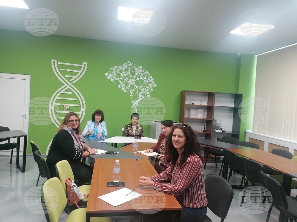 Преподаватели от Факултета по педагогика на ЮЗУ „Неофит Рилски“ преминаха обучение по STEM технологии