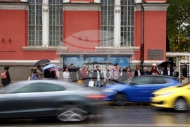 Трафик - автомобили - дъждовно време