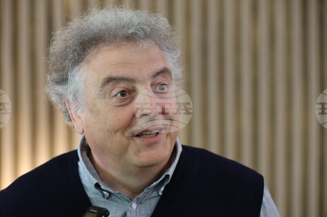 Чавдар Николов показва в изложба оригиналите на свои карикатури