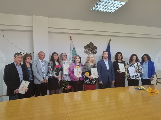 Плевен - учители - грамота "Неофит Рилски"