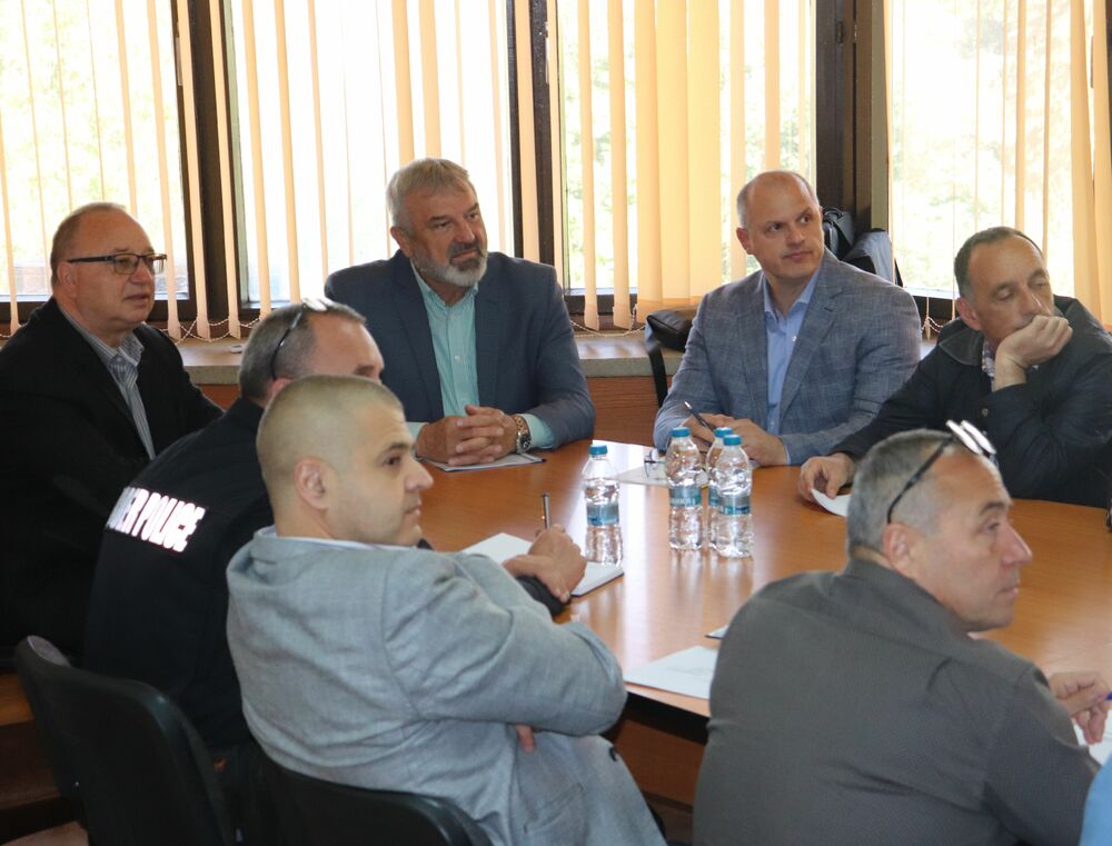 Симулация на сблъсък на два кораба по река Дунав ще бъде част от областно учение за реакция при нефтен разлив през утрешния ден