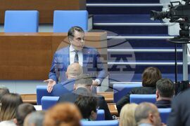 Парламент - извънредно заседание