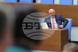 Парламент - извънредно заседание