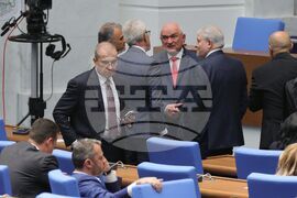 Парламент - извънредно заседание