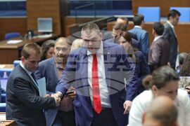 Парламент - извънредно заседание