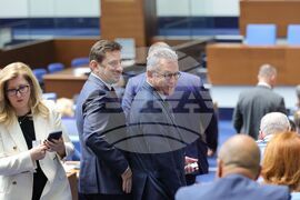 Парламент - извънредно заседание